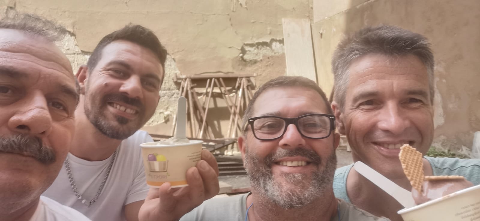 Unser Team beim Eis essen